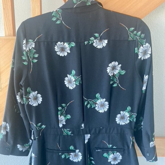 Banana Republic semi-formal Romper, Whimsical, black with white floral detail - Picture 7 of 8